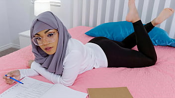 Stepbro Helps His Hijab Stepsis Draw Attention From All The Boys At School - Hijablust free video