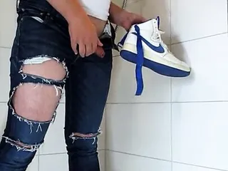Piss And Jerk-Off In My Tight Levis Jeans free video